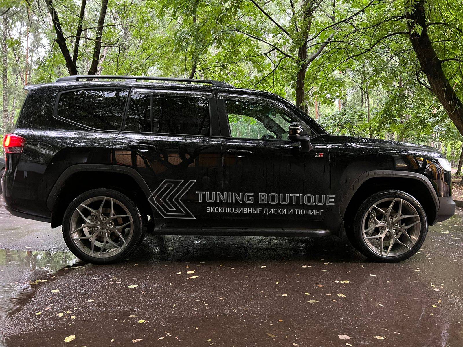 Toyota Land Cruiser 300 на 22" кованых дисках Advanced Forged фото 1